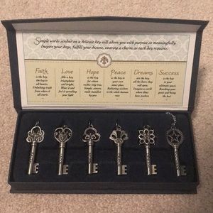 Key Necklace Set